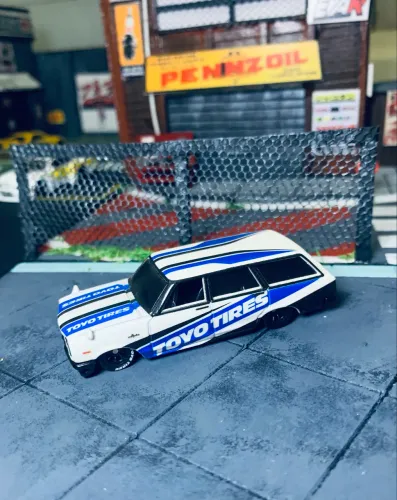 Hot Wheels '69 Nissan Skyline Van