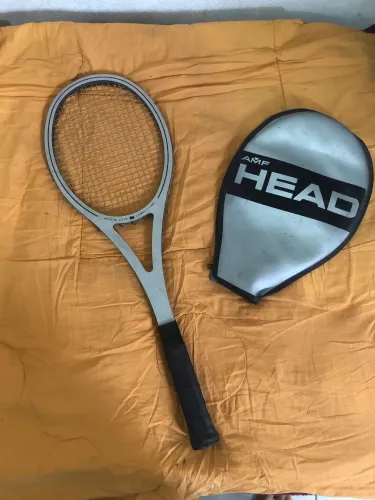 raquete de tênis head usada