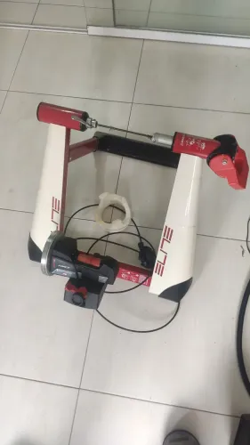 Rolo de Treino Elite Novo Force com apoio de roda frontal.