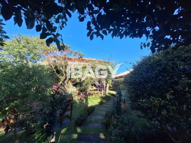 Excelente Casa 4 dormitório(s) em Lagoa da Conceição - Florianópolis