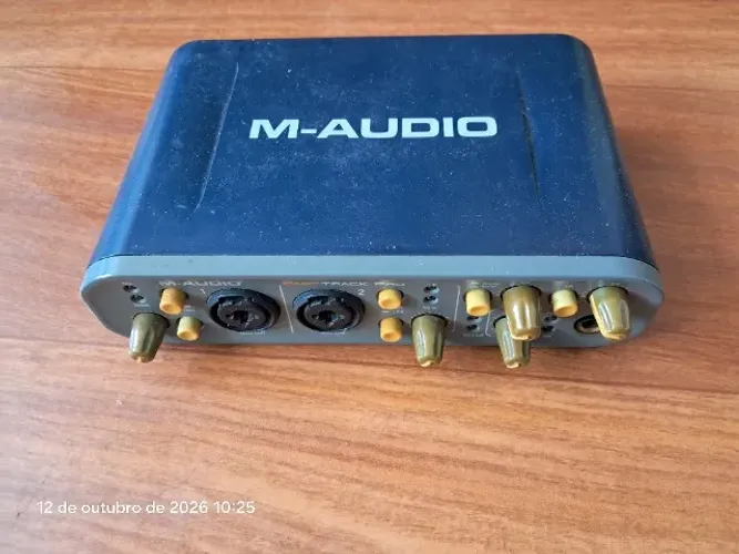 M-Audio Fast Track Pro USB Audio Interface 2 Mic, MIDI I/O, S/PDIF, 4 Canais