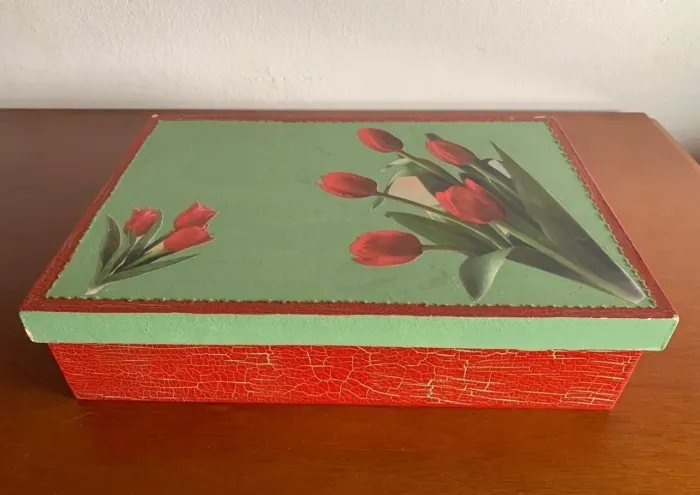 Caixa de madeira pintada a mão 