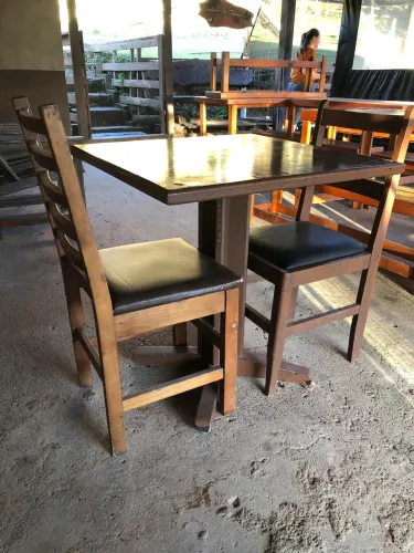 MESA E CADEIRAS