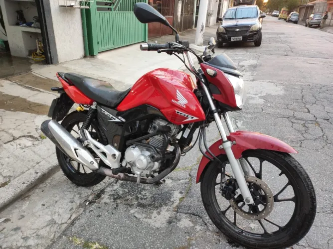 Moto CG 160 vermelha, moto em excelente estado de conservação 