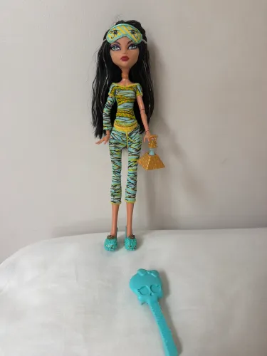 Boneca Cléo Monster High Dead Tired