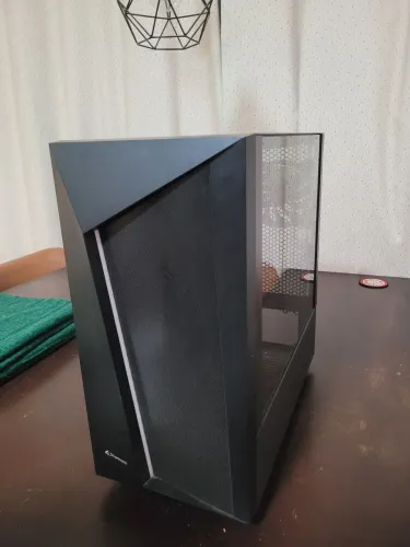 Gabinete Sharkoon REV100 Mid Tower