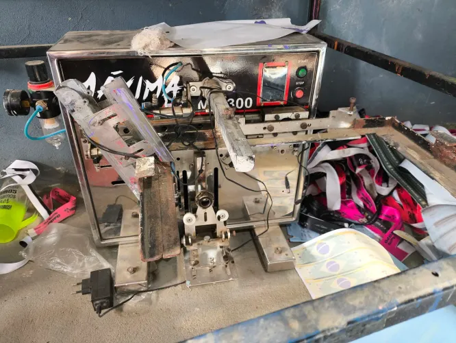 Máquina para personalizar copos pneumática