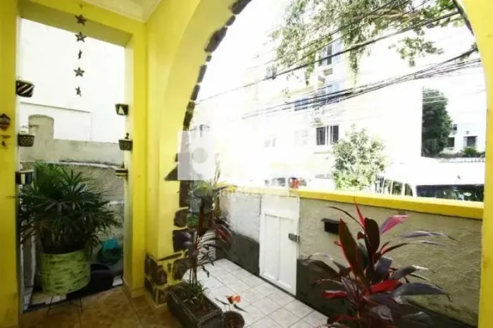 Casa de rua : / Residencial / Humaitá
