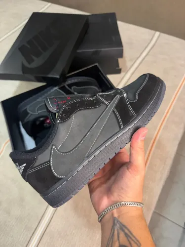 AIR JORDAN 1 LOW OG × TRAVIS SCOTT ?BLACK PHANTOM?