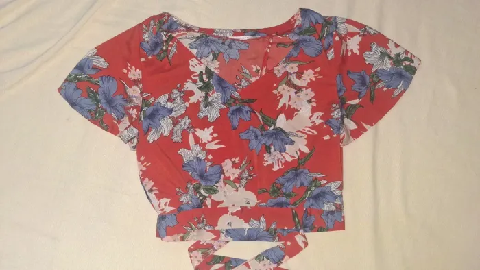 Blusa arrumada transpassada