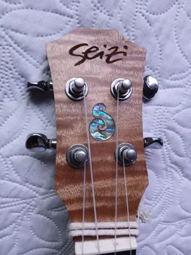 Ukulele Elétrico Seizi Tenor Bali