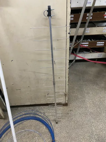 Antena Externa para TV Digital UHF (aluminio) 