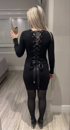 Vestido "Black Elegance" em Malha manga longa - Detalhe de Luxo nas Costas - TAM M  NOVO
