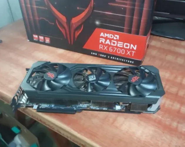 Placa de vídeo AMD Radeon RX 6700 XT Red Devil com 12GB de VRam