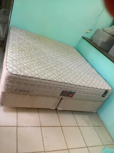 Vendo cama de casal King entrego