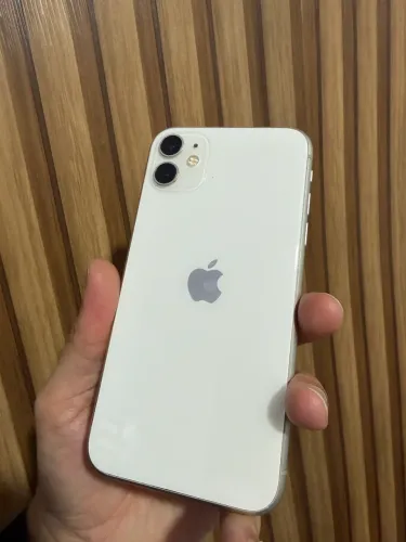 iPhone 11 Branco sem detalhes, barato passo cartão 