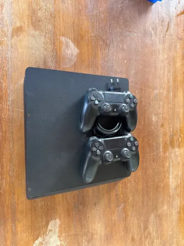PlayStation 4 1tb com 2 controles
