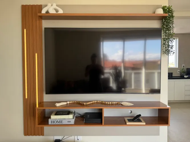 Painel para Tv até 65 polegadas MDF 170cm X 162cm - com LED
