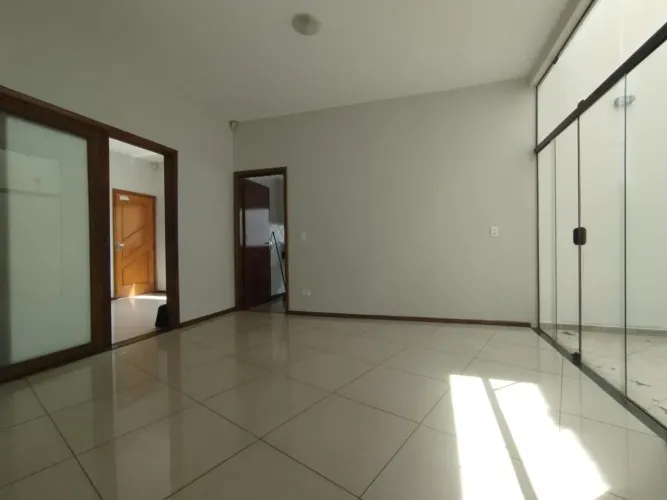 Casa para aluguel e venda no bairro Vigilato Pereira em Uberlândia