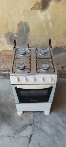 Vende-se fogão Atlas 4 bocas, forno tudo funcionando