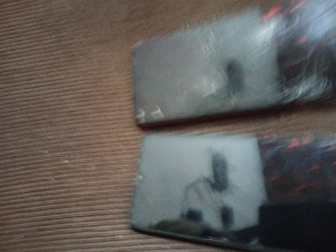 Dois celular para retirada de pessas