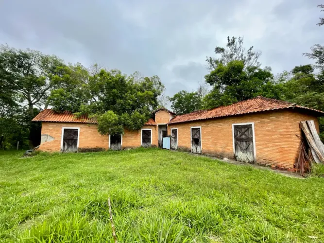 Fazenda/Sítio/Chácara para venda possui 45000 metros quadrados com 5 quartos