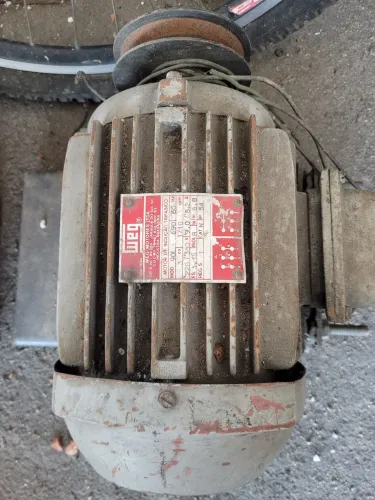 Motor WEG Trifásico 3 CV 1710 RPM 220/380V com Polia