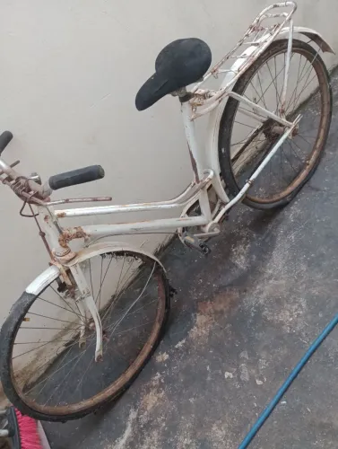 Vendo uma bicicleta antiga Monark Ceci para restaurar 