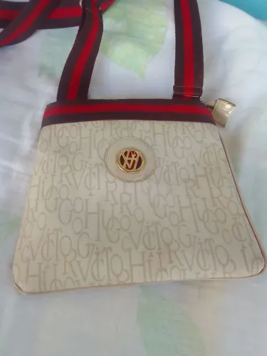 Bolsa Victor Hugo de alça l 26 cm x 25 cm