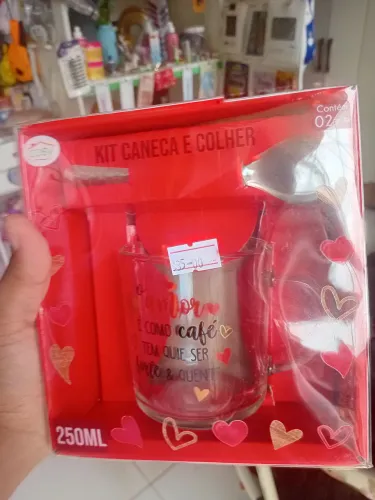 Xícara com colher presente?
