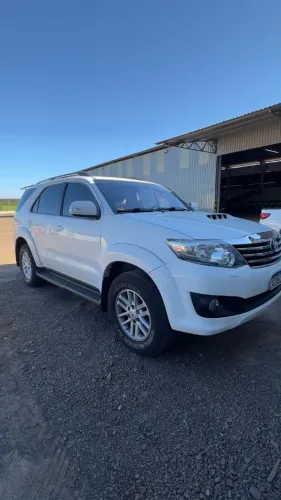 Toyota Hilux SW4 SRV D4-d 4X4 3.0 TDI Dies. AUT 2015