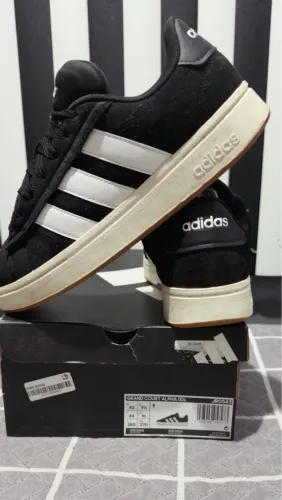 Tênis adidas 