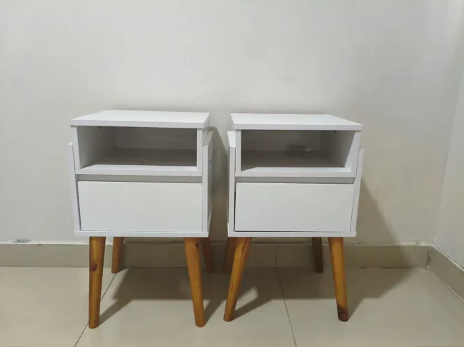 Mesa de cabeceira - Usado