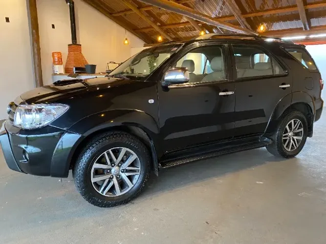 Toyota Hilux SW4 SRV D4-d 4X4 3.0 TDI Dies. AUT 2010