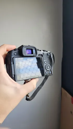Canon RP + 3 baterias originais + 1 adaptador EF viltrox