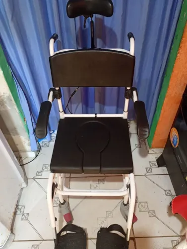 Vendo uma cadeira de banho
