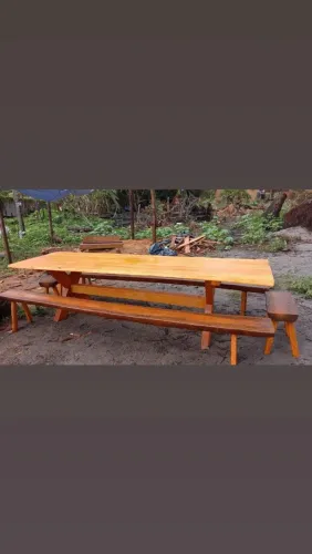 Mesa de dois metros e meio pra vender ligeiro tem 3 disponível a pronta entrega cuida ?