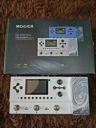 Pedaleira MOOER GE 200 PLUS li