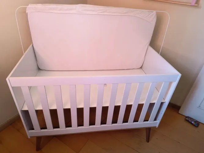  Berço 2 em 1 - Vira cama - R$ 300