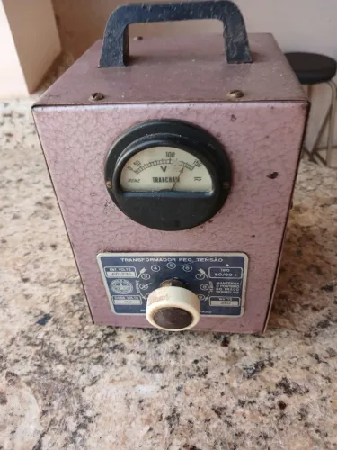 Transformador Regulador de Tensão 220V para 110V - 350W