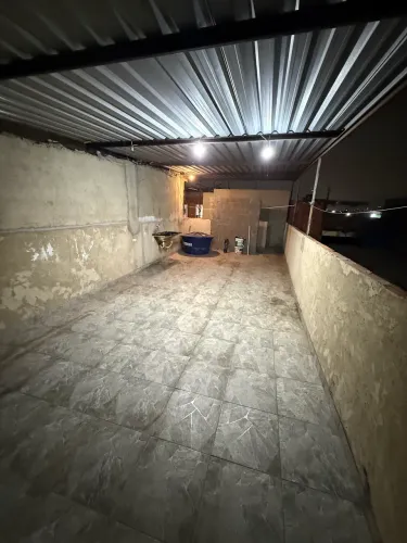 Casa com 2 quartos , sala, cozinha, banheiro e uma laje gigante .