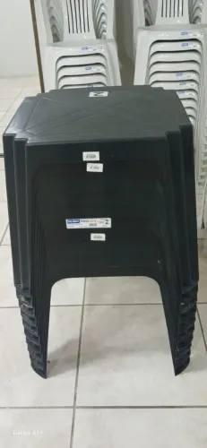 Mesa e Cadeiras Plásticas