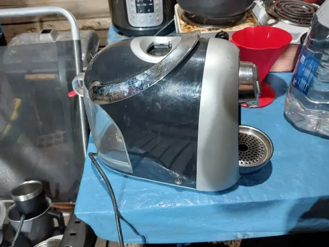 Cafeteira em cápsula três corações 