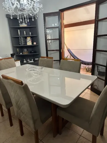 Mesa de jantar retangular com 6 cadeiras