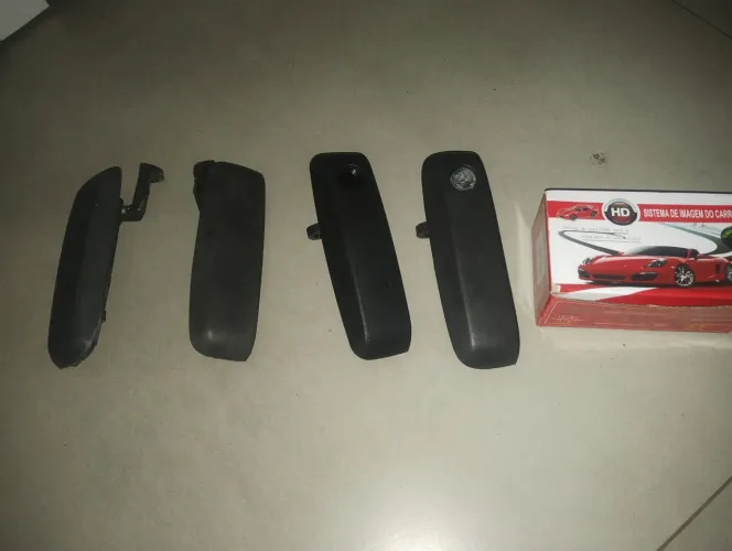 Vendo maçanetas externas novo uno e câmera de ré nova nunca usada