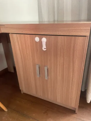 Mesa de escritório em L com 3 gavetas e Armário de Duas portas com cadeira inclusa