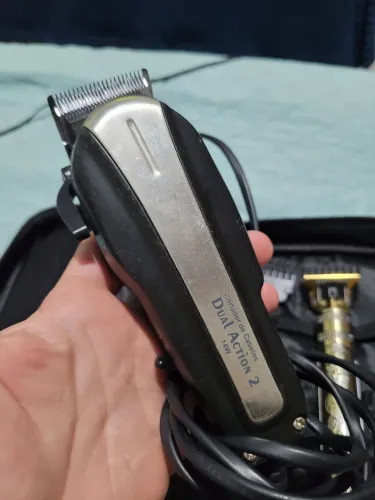 Vendo 2 máquinas de cortar cabelos