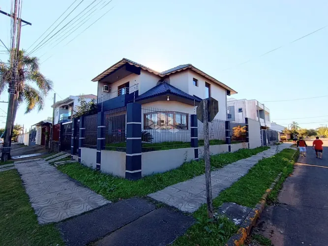 Casa Sobrado com piscina à venda em Igara, Canoas