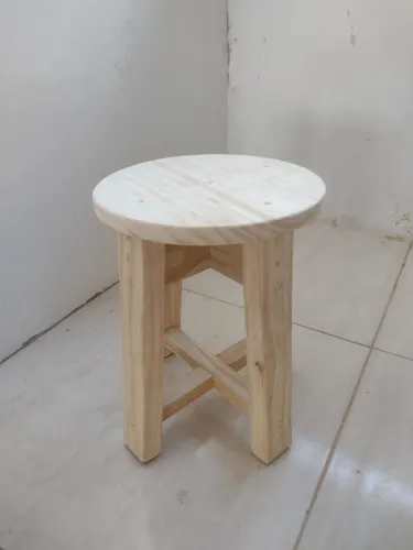BANQUINHO DE MADEIRA 