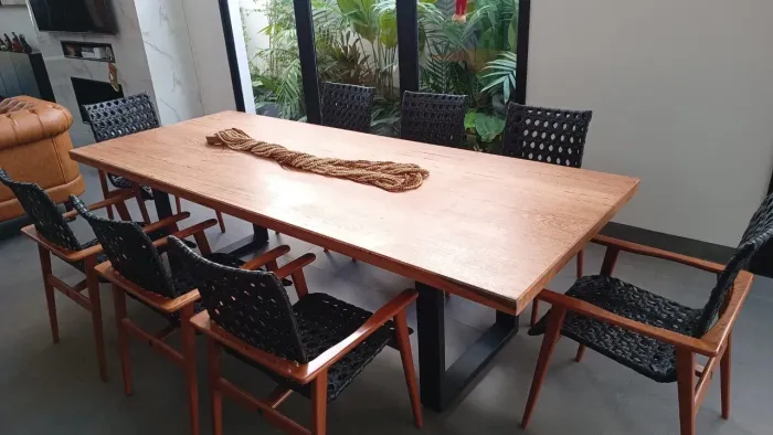 Mesa de madeira para arrea externa 